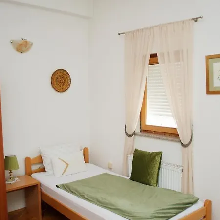 Orient Apartment *